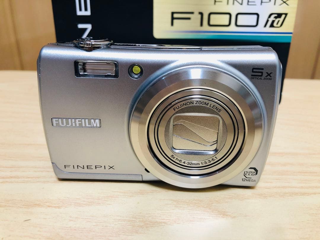 FUJIFILM FinePix F100fd コンパクトデジタルカメラ美品