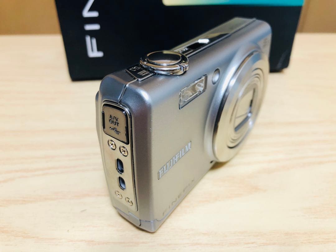 FUJIFILM FinePix F100fd コンパクトデジタルカメラ美品