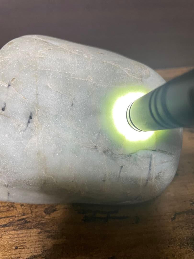 約2100g 糸魚川 翡翠 海石 緑