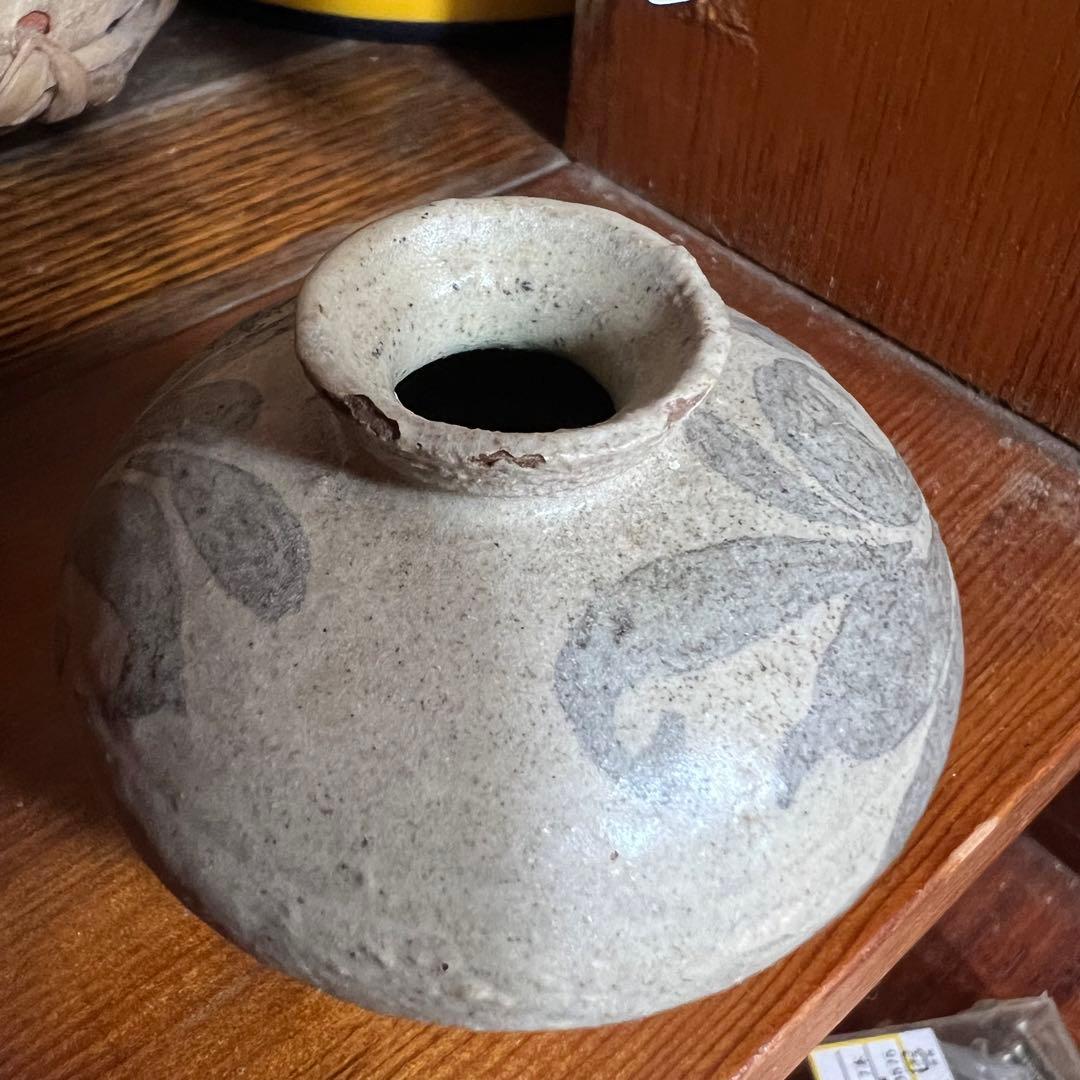 高麗 青磁 鉄砂 唐草模様 小さい花器 一輪挿し