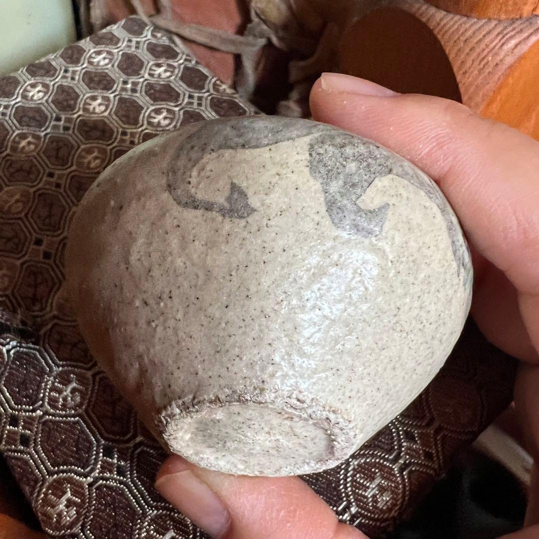 高麗 青磁 鉄砂 唐草模様 小さい花器 一輪挿し