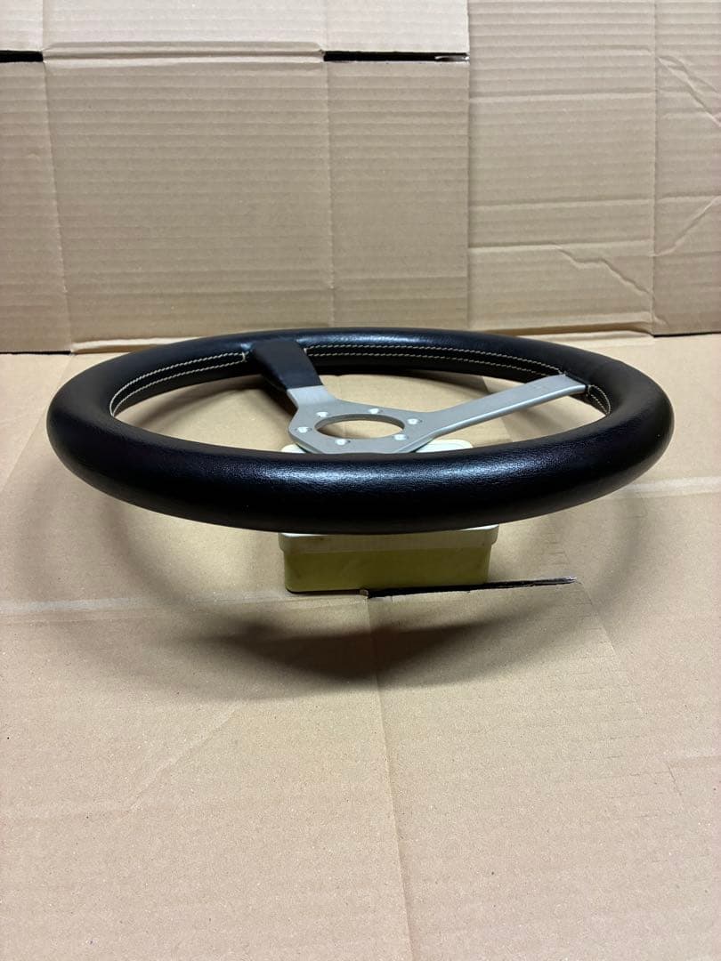 MOMO momo モモ ステアリング ハンドル キャバリーノ 旧車