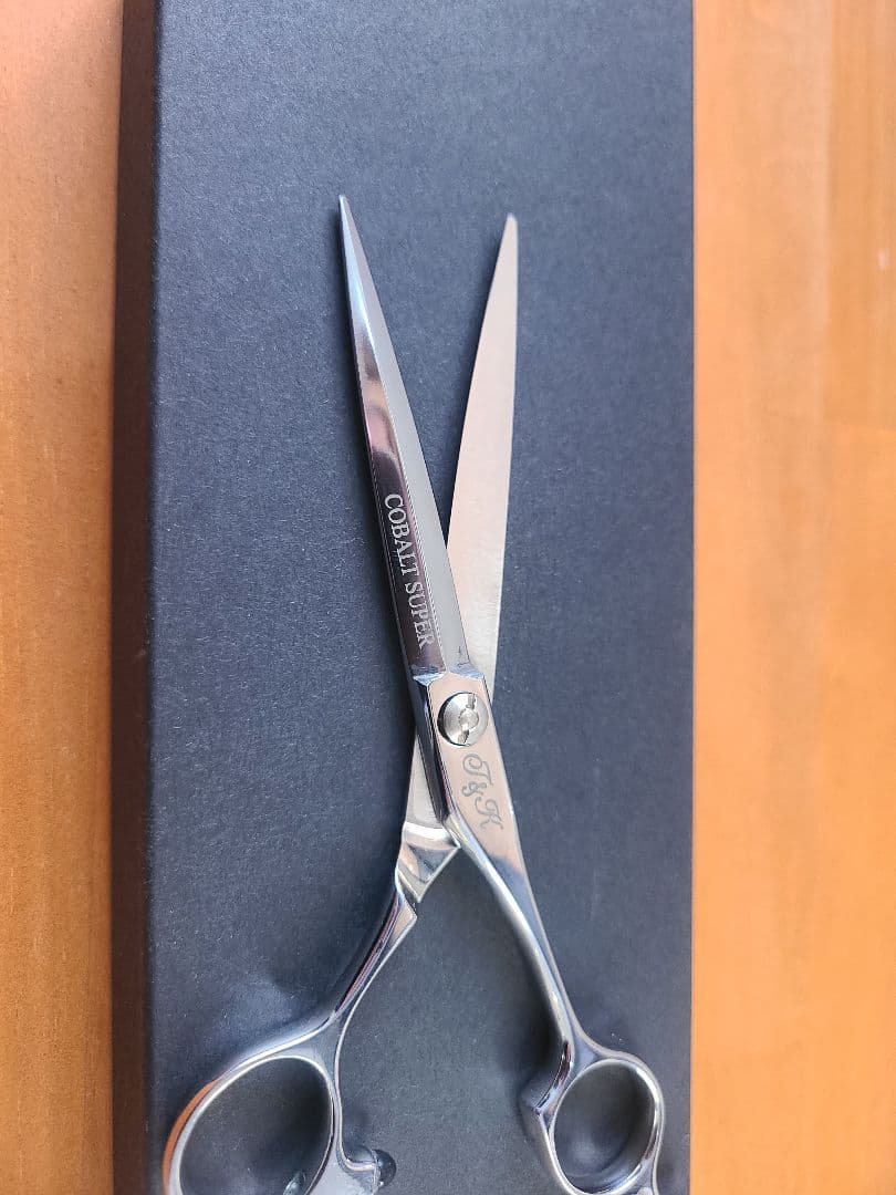【新品】7インチ 美容師用シザー｜ メンズ 刈り上げ対応素材に自信あり
