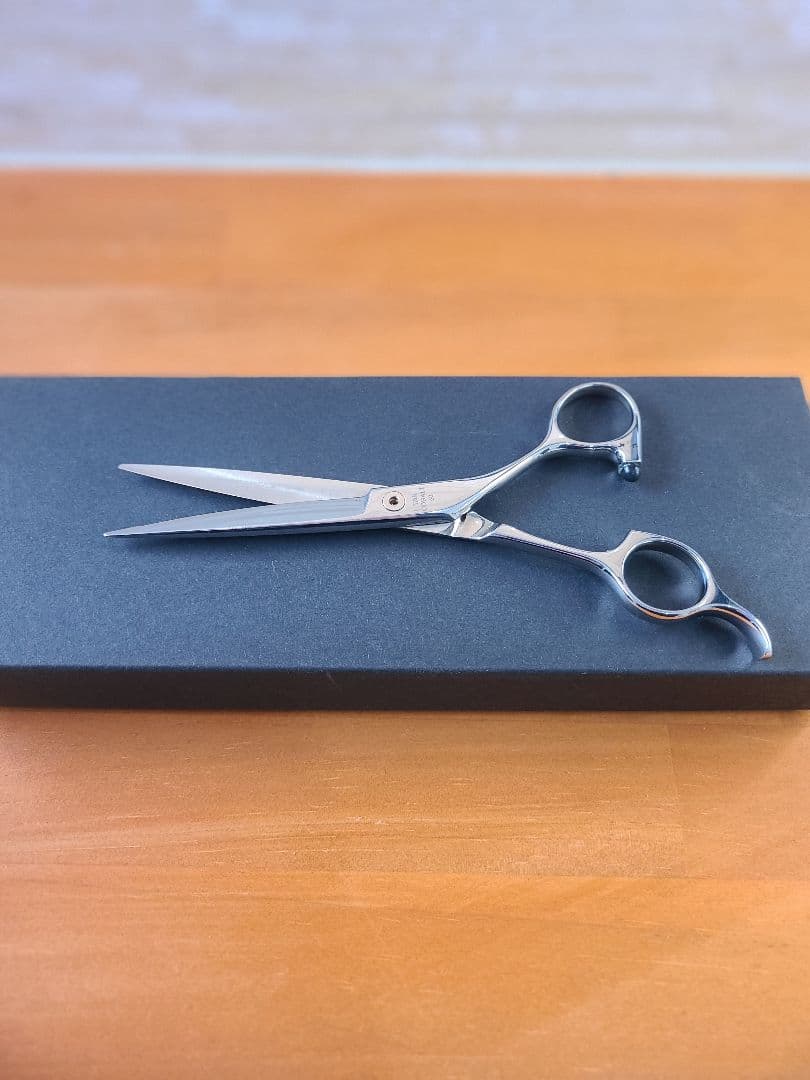 【新品】7インチ 美容師用シザー｜ メンズ 刈り上げ対応素材に自信あり