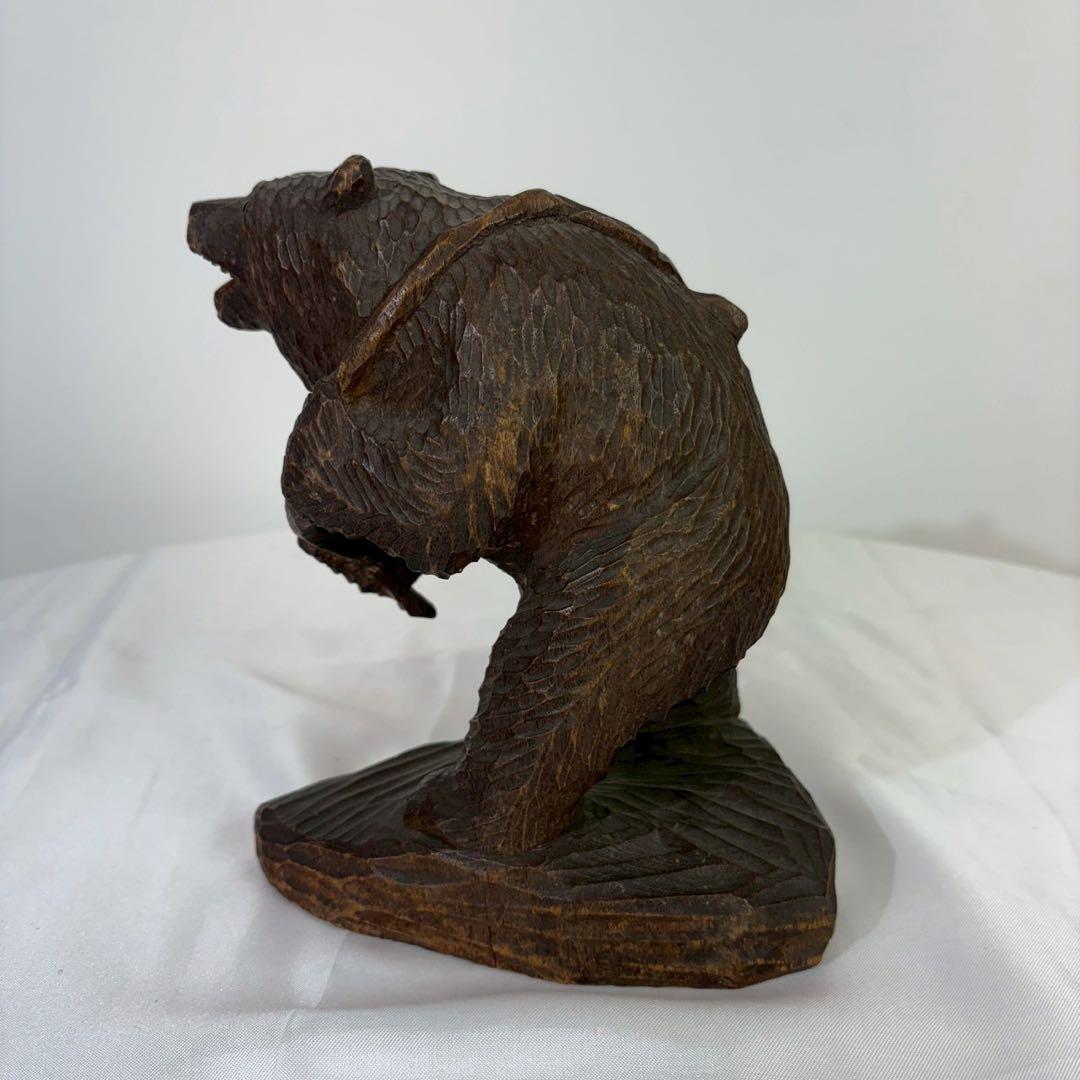 木彫り熊　背負い鮭　彫刻　北海道