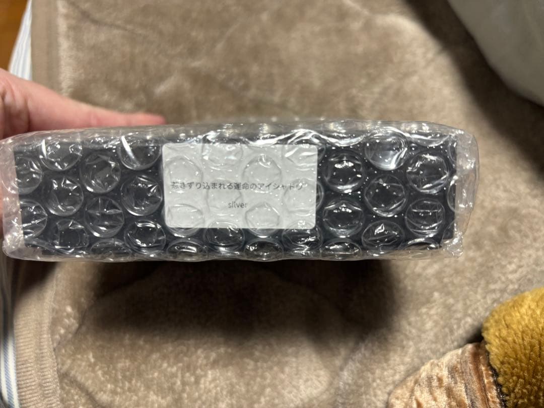 値下げ可能　引きずり込まれる運命のアイシャドウ　silver