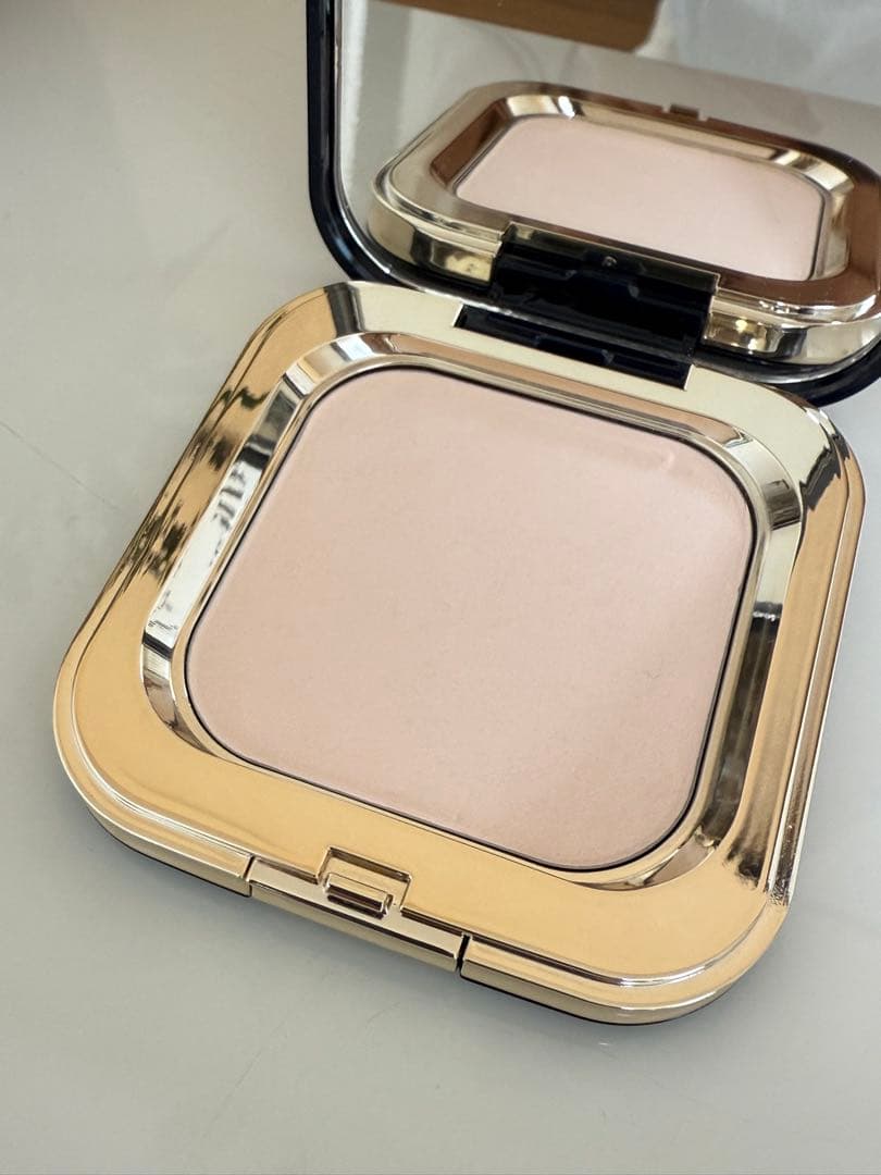 クレ・ド・ポー ボーテ プレストパウダー ライトピンク