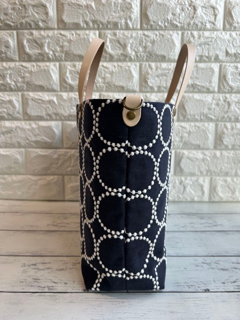 【905】ミナペルホネンタンバリンネイビー　トートバッグ　持ち手ヌメ革製