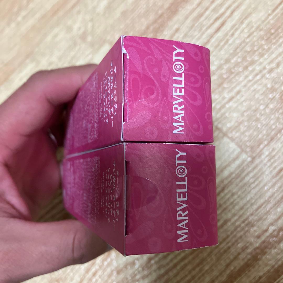 マーヴェラティ マジカルヌーディー　CCファンデ シャイニーリッチ