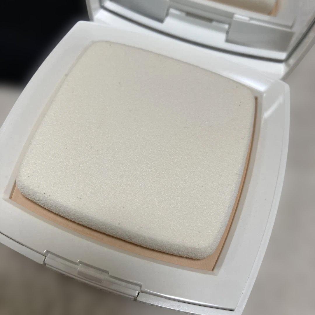 シャネル　ルブラン　コンパクト　ラディアンス　12