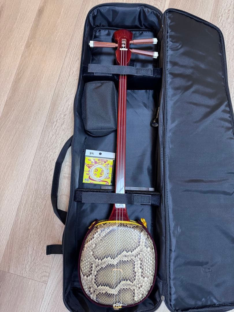 【ほぼ未使用・美品】沖縄三線セット（ケース付き）破格出品！