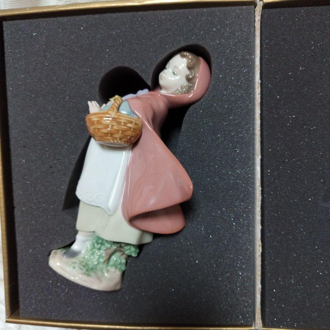 リヤドロ1008500 赤ずきん