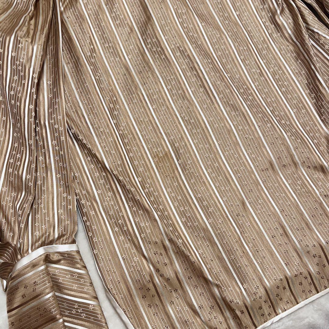 マメクロゴウチ　ブラウス　ゴールド花柄