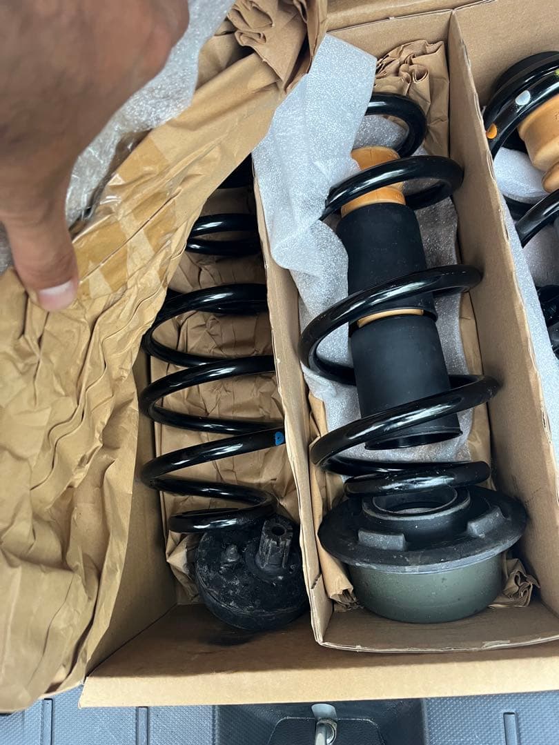 アウディA6 Sライン純正サススプリング