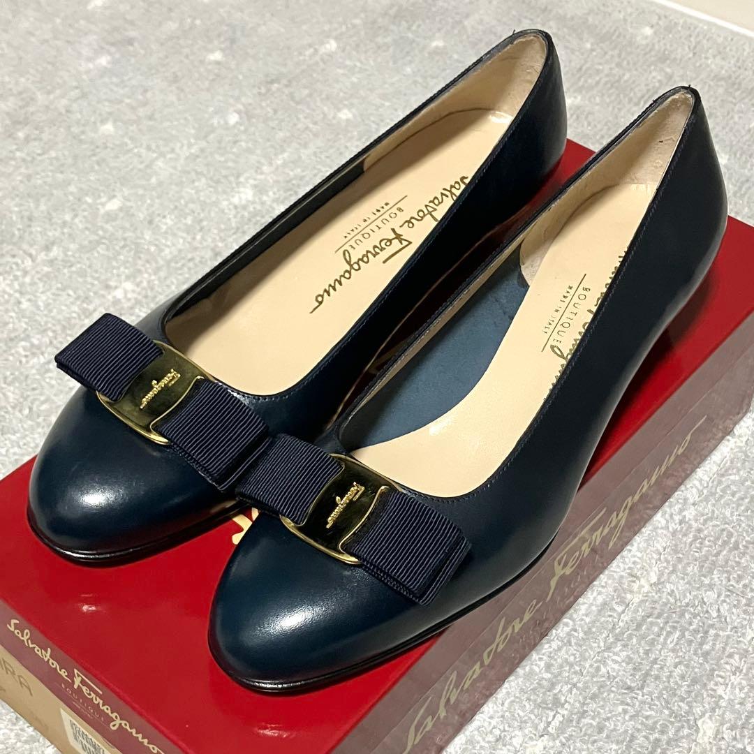 フェラガモ［パンプス］ヴァラ　ネイビー　レザー　ヒール　ゴールド　6C