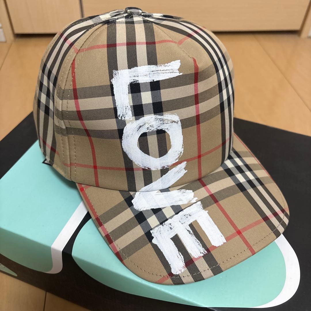 バーバリー　Burberry チェック柄 LOVE ベースボールキャップ