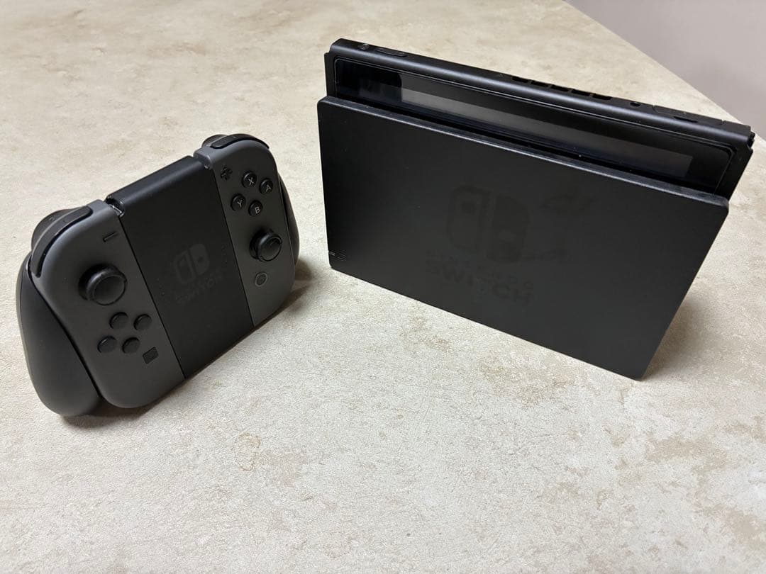 Nintendo Switch 本体セット + 専用ケース付き（箱なし）