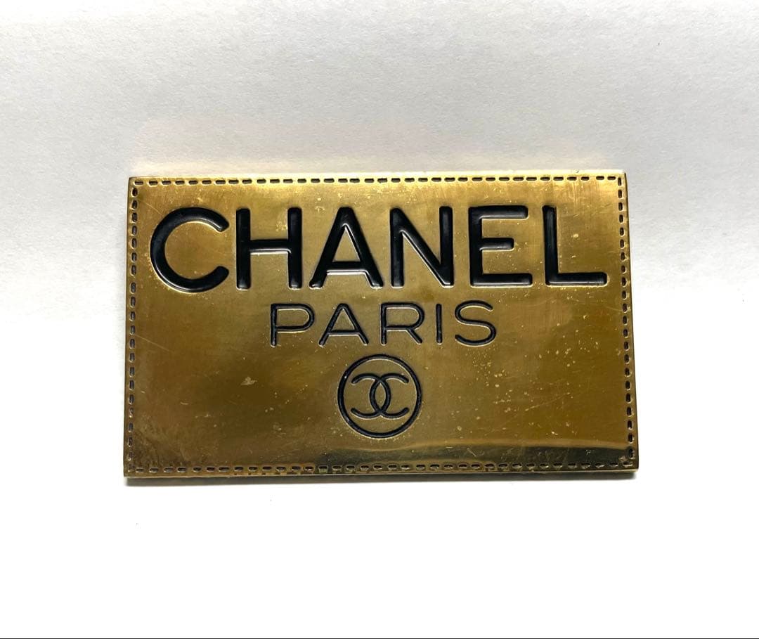 CHANEL ゴールド ロゴブローチ