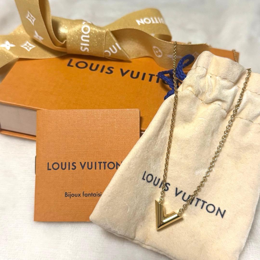LOUIS VUITTON エセンシャルV ネックレス