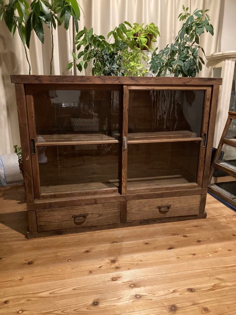 昭和レトロ　サイドボード　食器棚、戸棚、収納棚　ゆらゆらガラス　大正〜昭和初期②