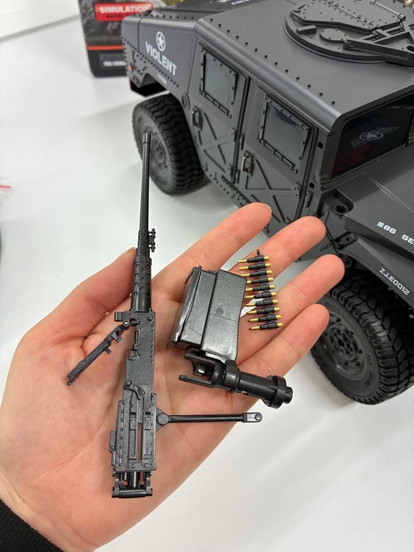 戦車 大型 ラジコン オフロード ミリタリー RCカー人気 34cm 4WD