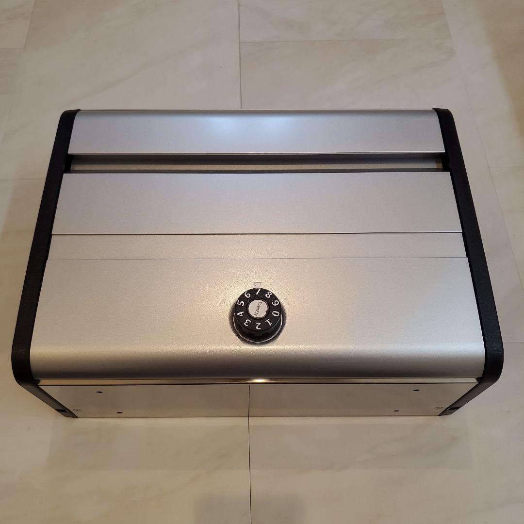 防滴壁付薄型ポスト　ポステック　CSPー106Dシルバー　(前入れ前出し)