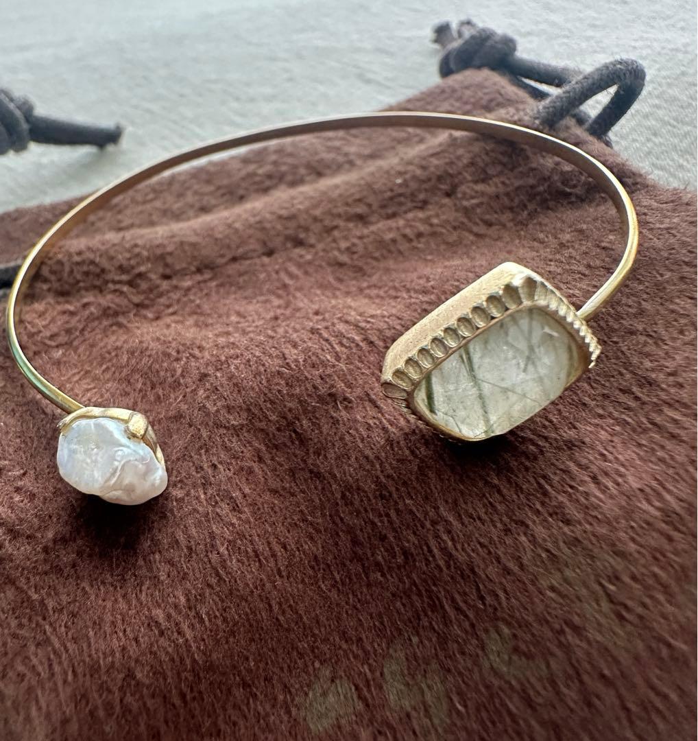 ageteグリーンルチルクォーツ×パール バングル＊巾着付き