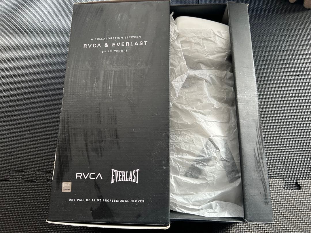 【新品・激レア】RVCA × EVERLAST コラボ ボクシンググローブ完売品