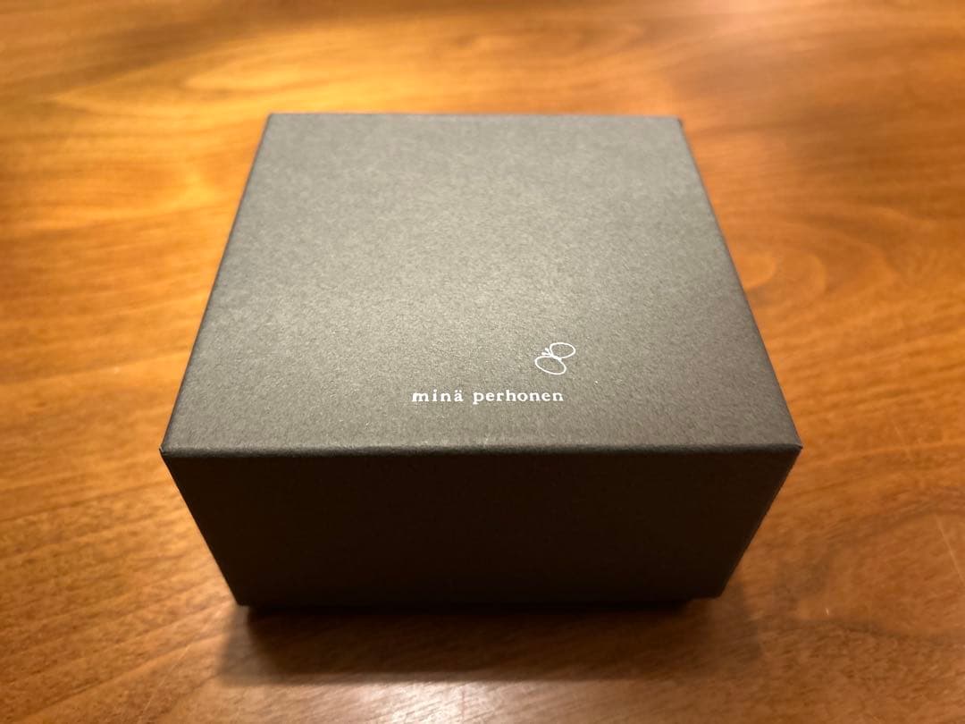 ミナペルホネン タンバリン ベルト minaperhonen 真鍮 ネイビー