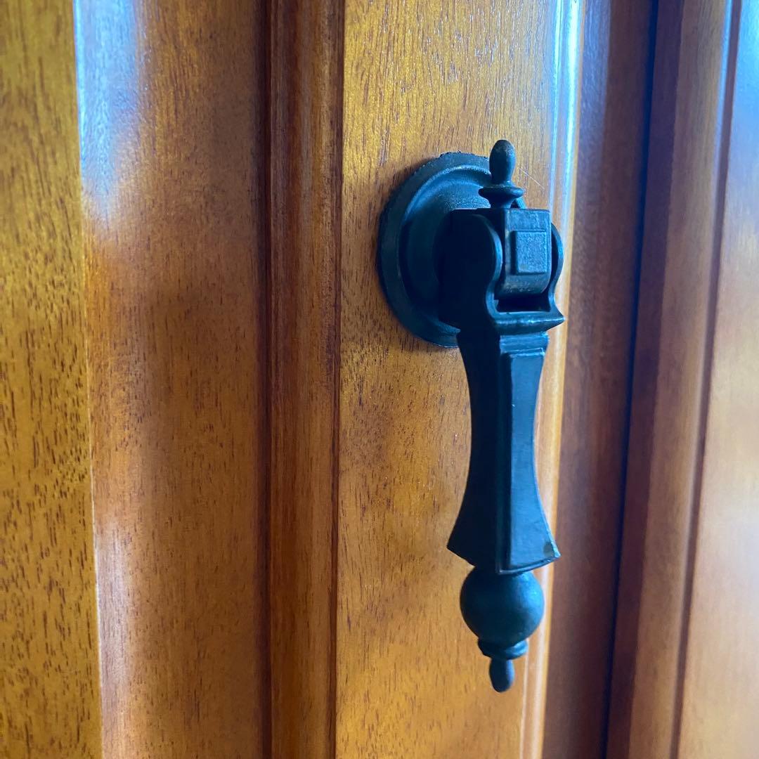 横浜ダニエル　サイドボード　キャビネット　クラシック　アンティーク　ヨーロピアン