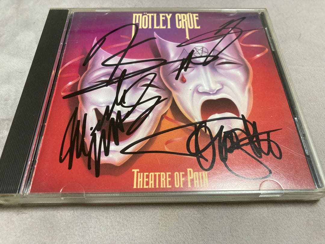 レアMötley Crüe サインCD モトリー クルー　motley crue