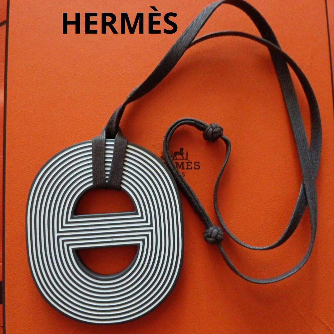 HERMÈS ストライプデザイン ネックレス