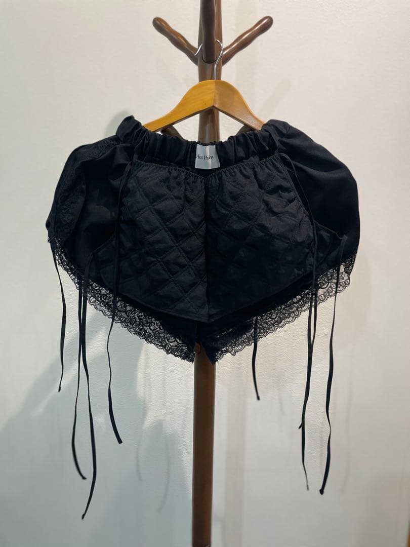 litmus Her Prana ブラックショートパンツ