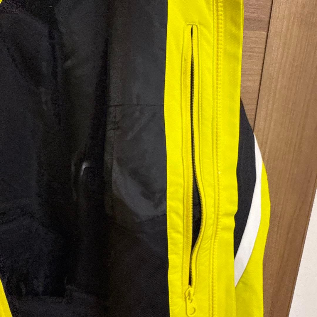 イエローと黒のスキーウェア（男性用）