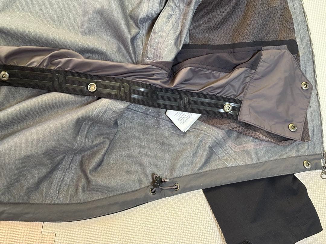 ピークパフォーマンス　スキーウェア　ゴアテックス　メンズM〜L 黒　ブラック