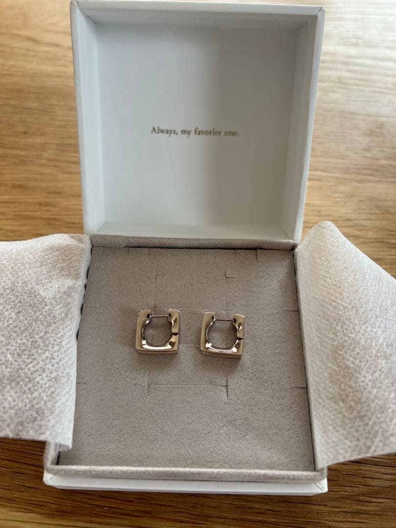 ete ロウブラウン　スクエアハグピアス