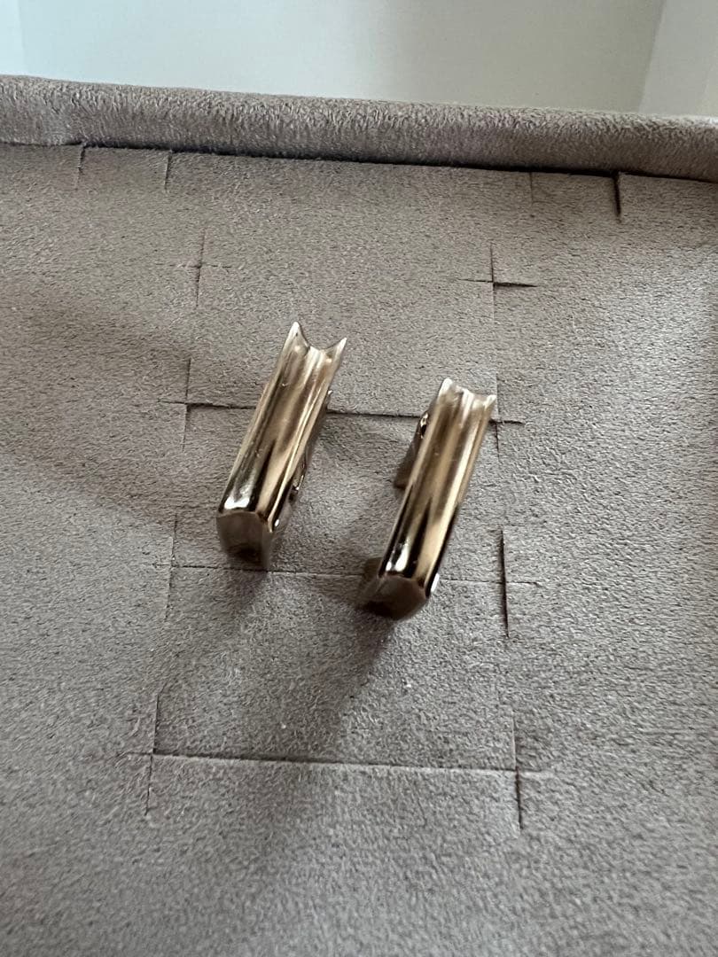 ete ロウブラウン　スクエアハグピアス