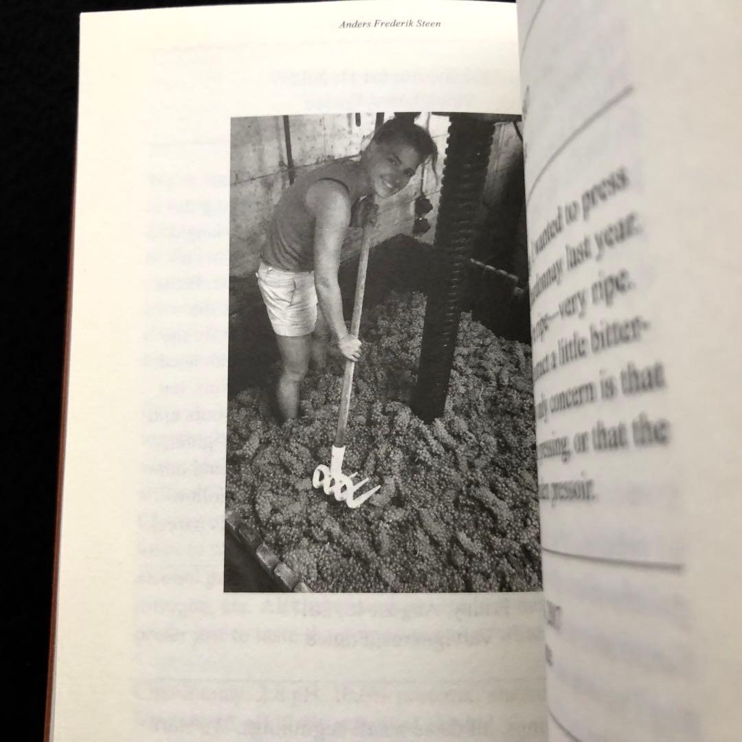 「Poetry Is Growing in Our Garden」ワイン関連本