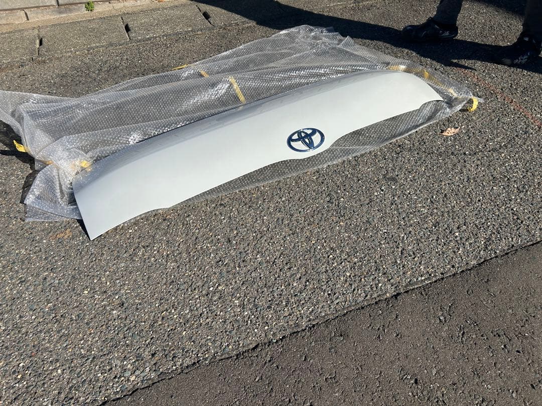 トヨタ 200系　ダークプライム　標準ボンネット