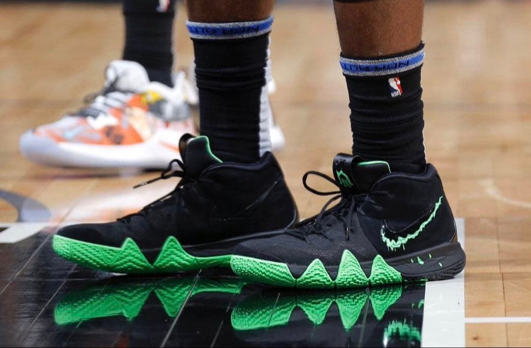 シューズ(男性用) NIKE Kyrie4 Halloween basketball shoes