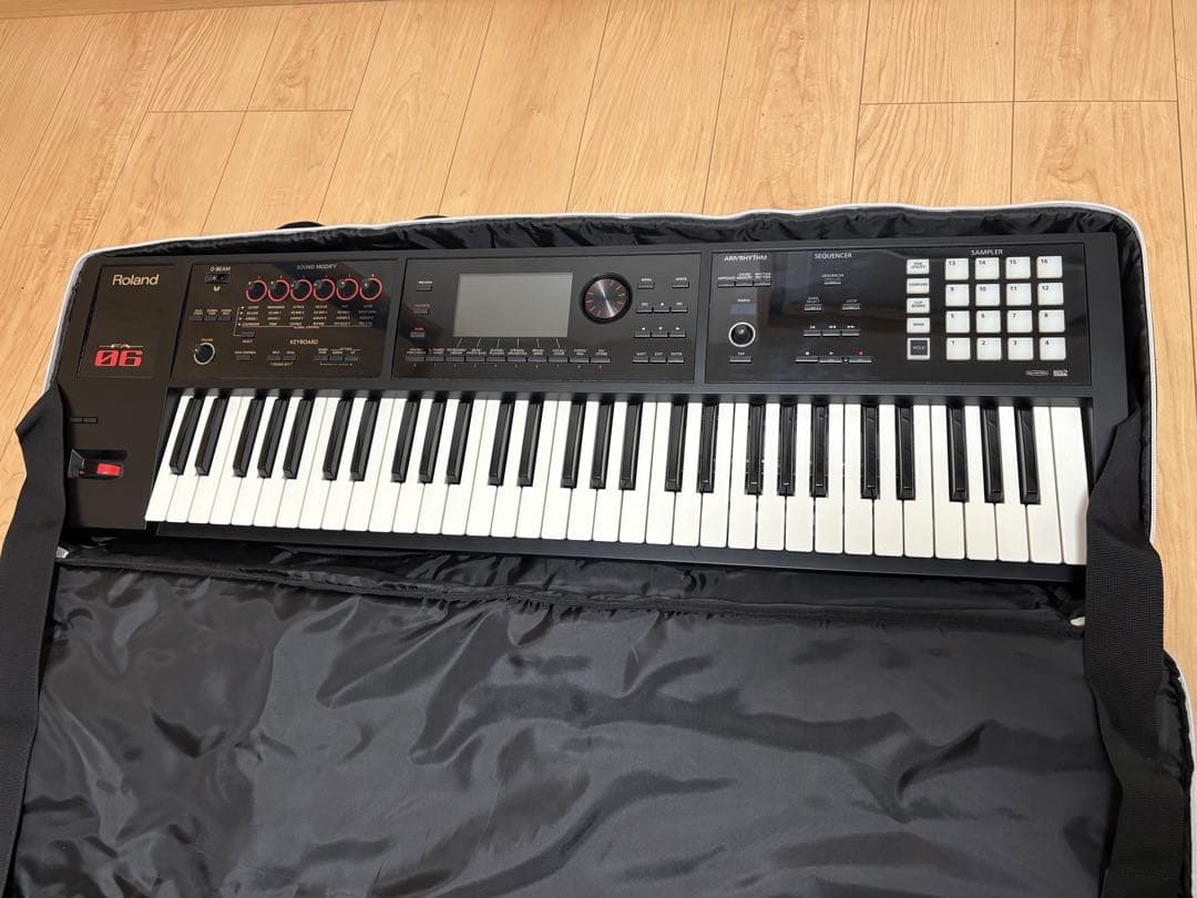 Roland FA-06 ローランド　シンセサイザー　キーボード　ケース付き