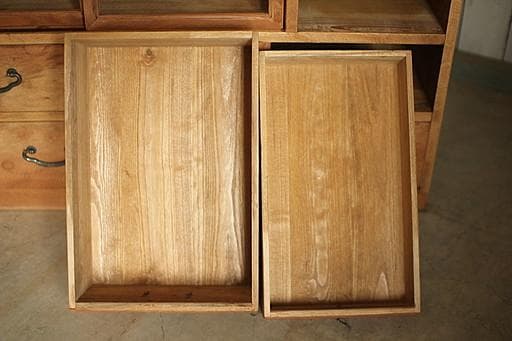 古い木枠のガラス戸棚　木製引き出し6杯