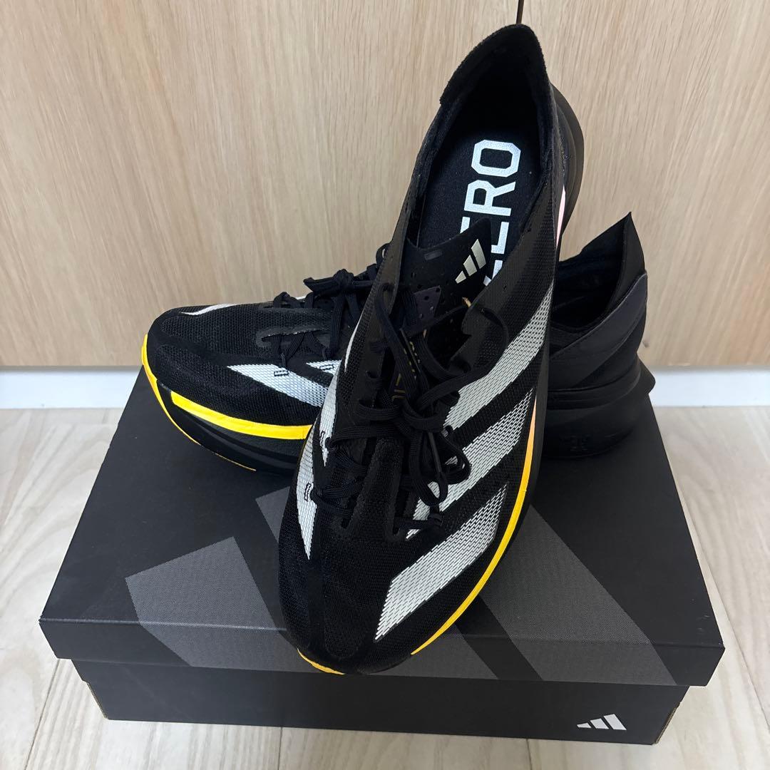 アデオスプロ3 ランニングシューズ ブラック/ホワイト/イエロー　27.5㎝