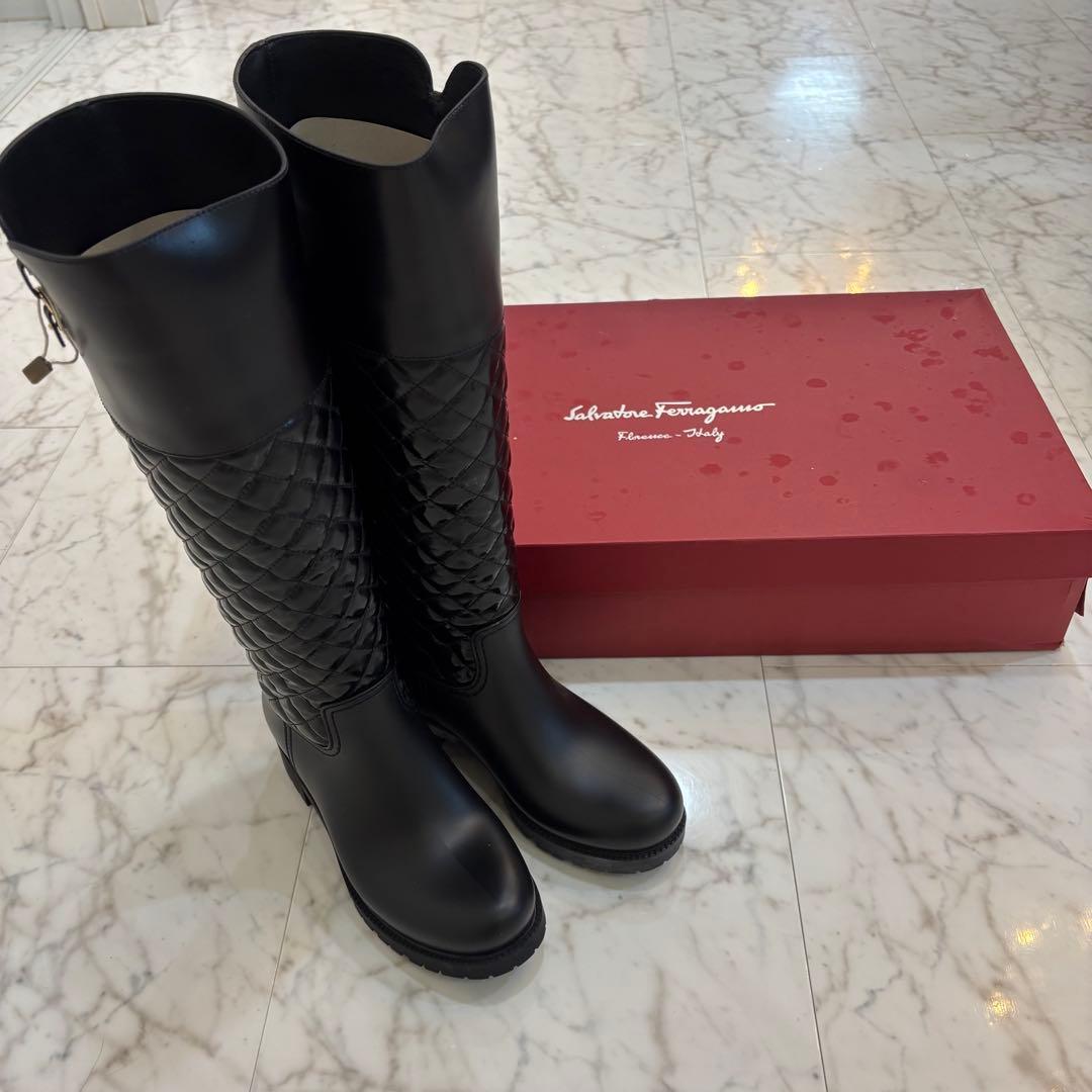新品未使用Salvatore Ferragamo ブラックロングブーツラバー長靴