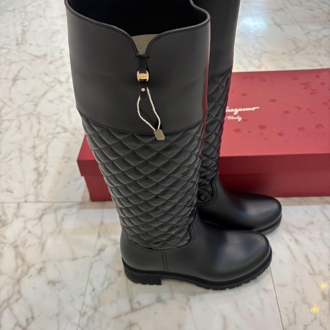新品未使用Salvatore Ferragamo ブラックロングブーツラバー長靴