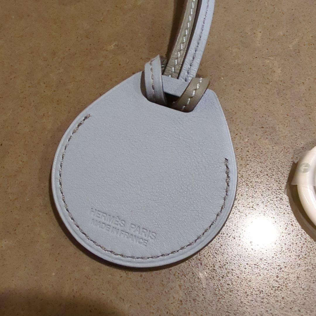 し*ま様 HERMÈS 水色 AirTag チャーム