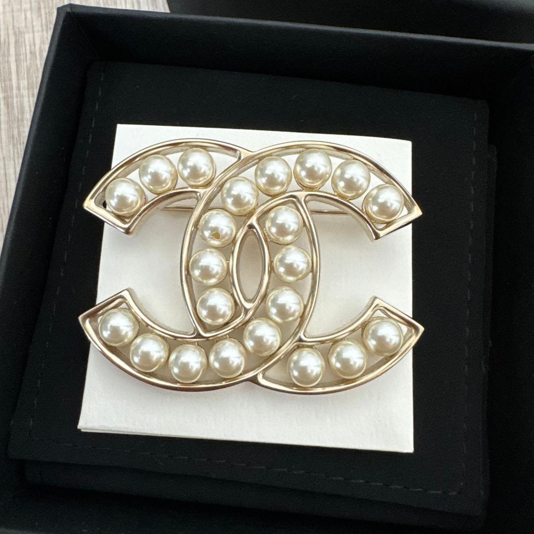 シャネルCHANELパールCCマーク定番ブローチ