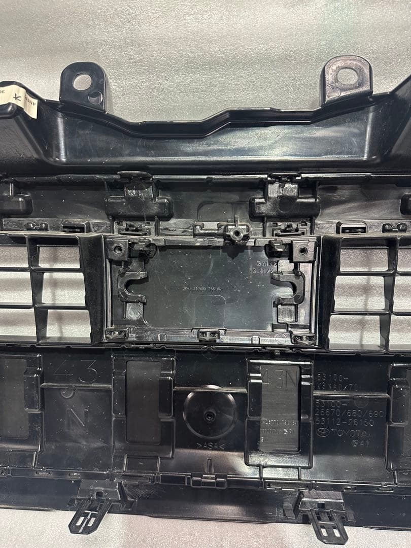 トヨタ純正　ハイエース　フロントグリル 200系　後期