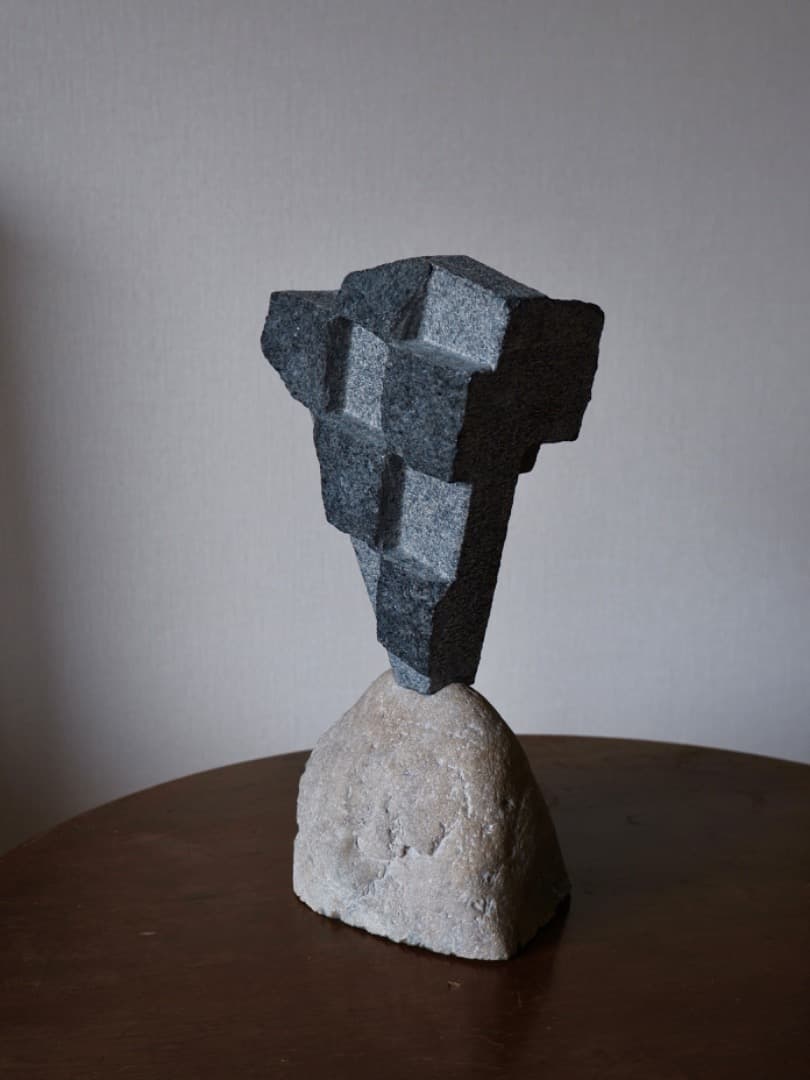 江藤佳央琉　石語り　児童美術研究家　石彫　オブジェ　置物　箱付　Q1864