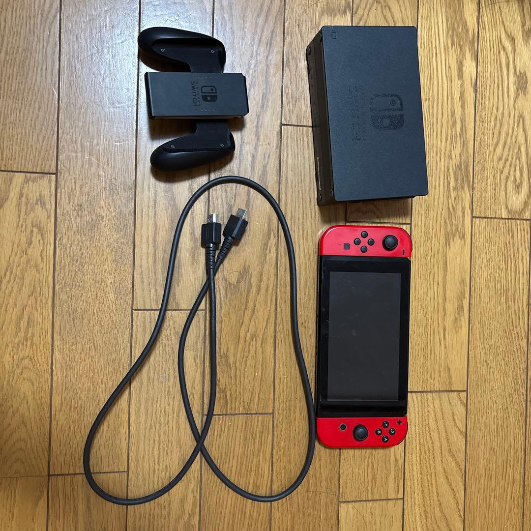 スーパーマリオオデッセイセットのSwitch本体 又付属品が3点